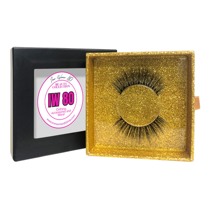 viaGlamour image of a Eyelashes