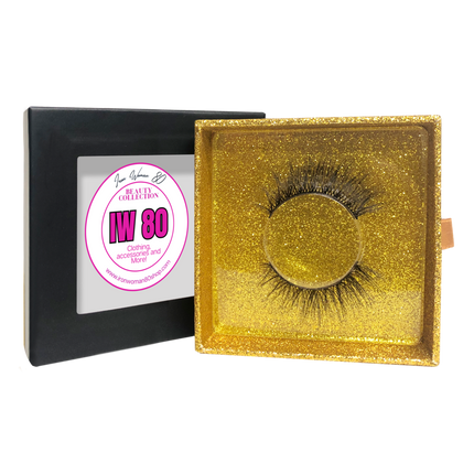 viaGlamour image of a Eyelashes