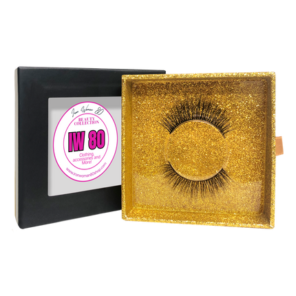 viaGlamour image of a Eyelashes